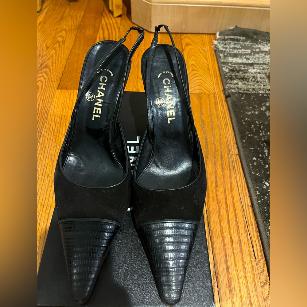 Vintage CHANEL Black Pointy toe Heels
